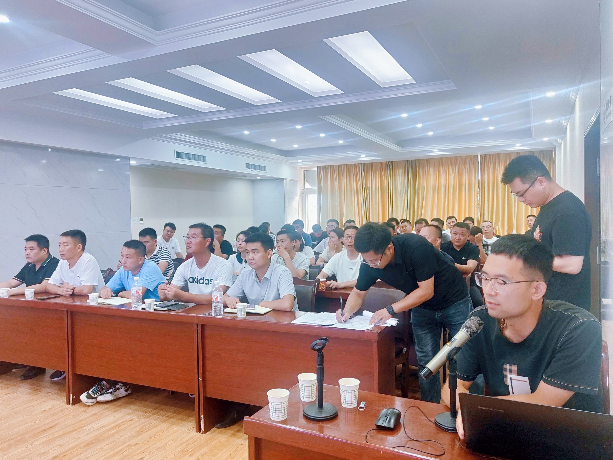 旬陽(yáng)市召開工地勞務(wù)實(shí)名制管理系統(tǒng)培訓(xùn)會(huì)